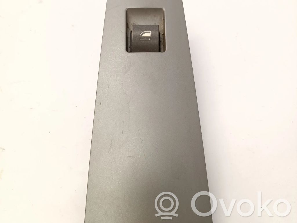 Electric window control switch   8379597,7024647