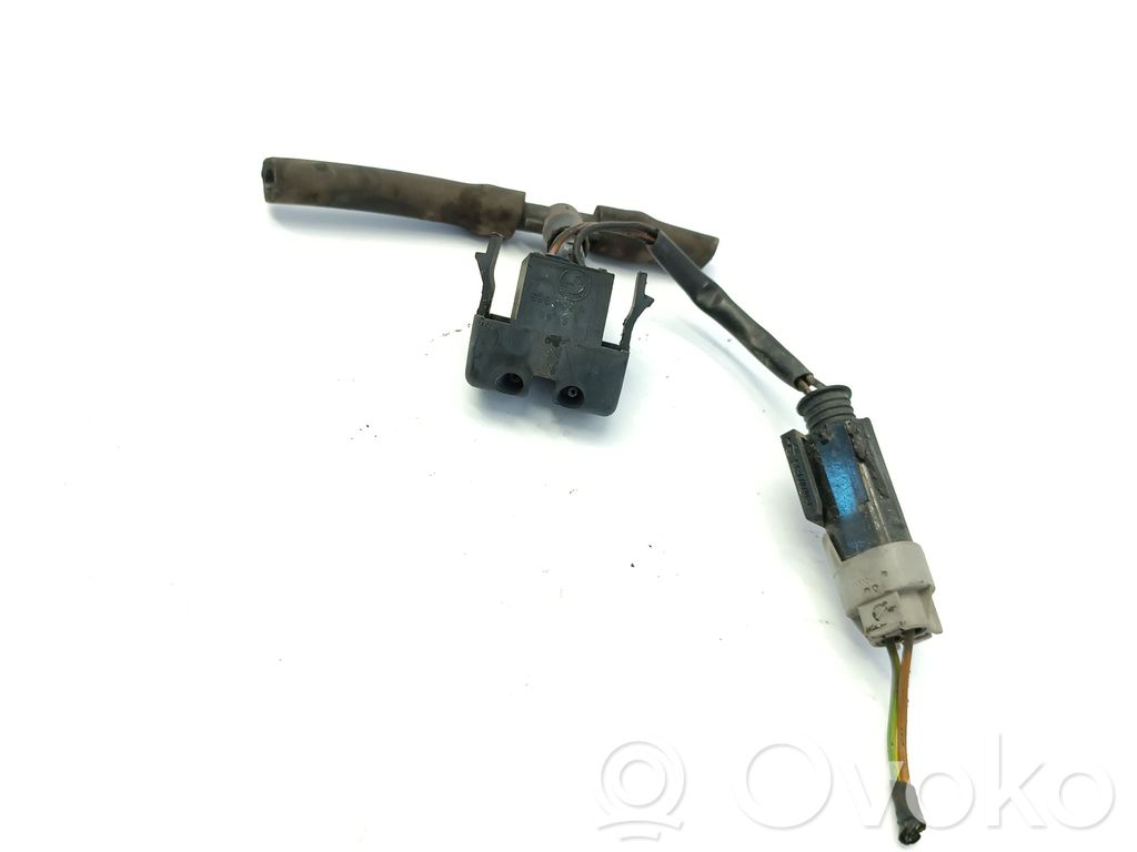 BMW 3 E46 Windshield washer spray nozzle 