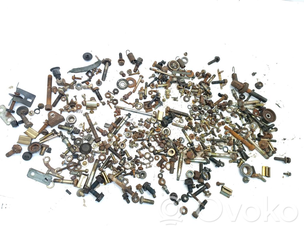 Mutterit/pultit
