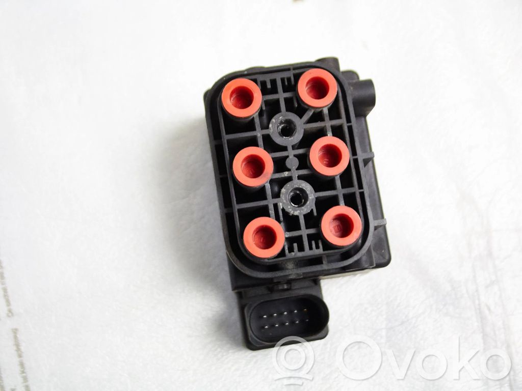 Porsche Macan (95B) Air suspension valve block 