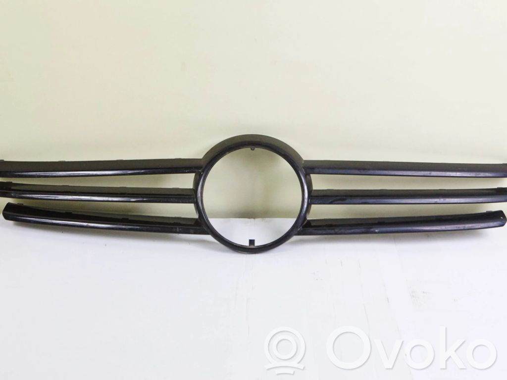 Volkswagen Multivan T5 Rejilla superior del radiador del parachoques delantero 
