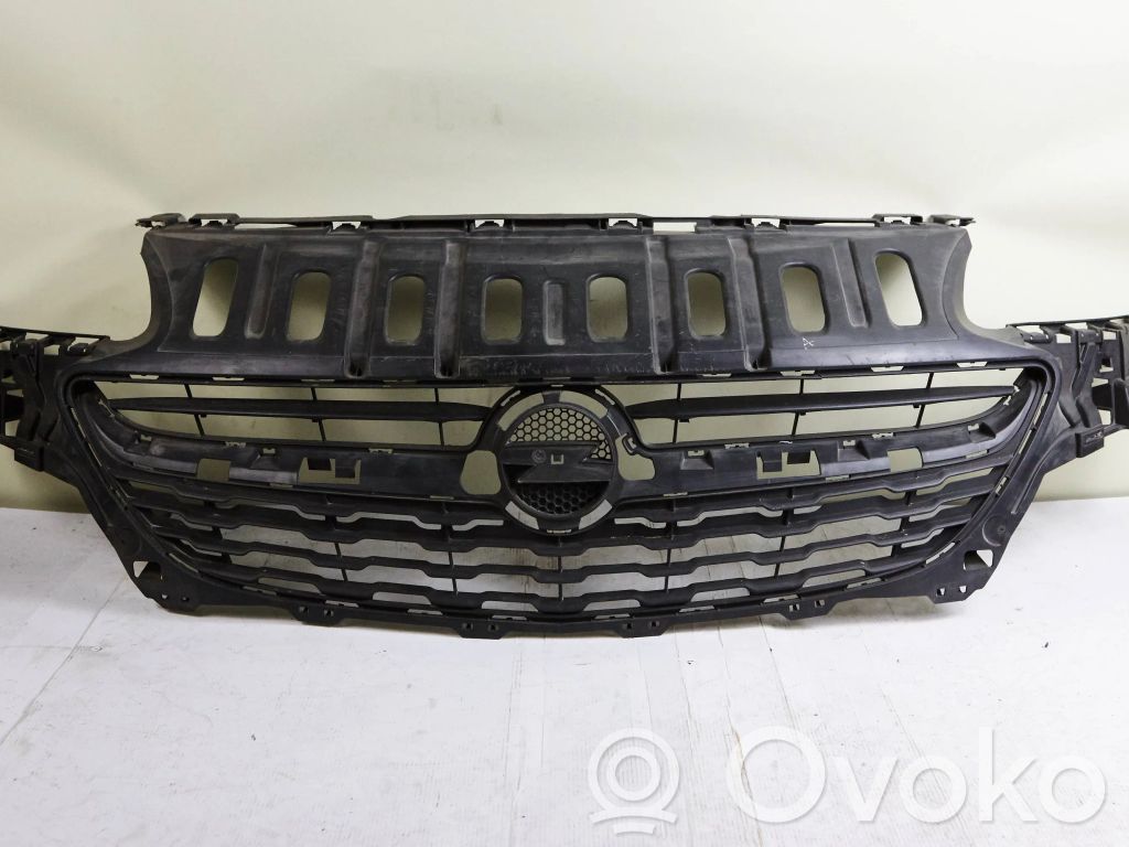 Opel Corsa E Front bumper upper radiator grill 