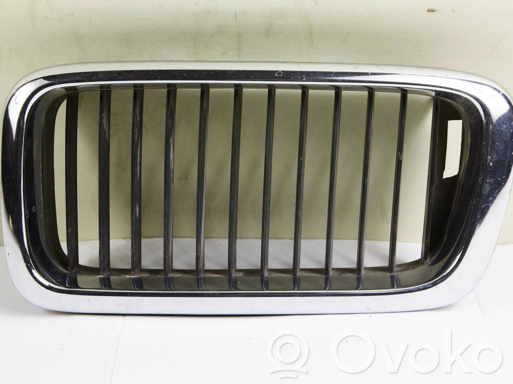 BMW 7 E38 Etusäleikkö 