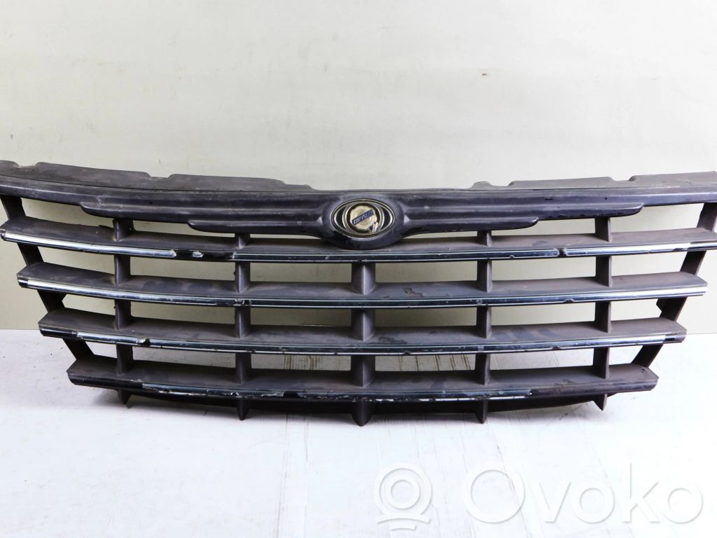 Chrysler Voyager Rejilla superior del radiador del parachoques delantero 
