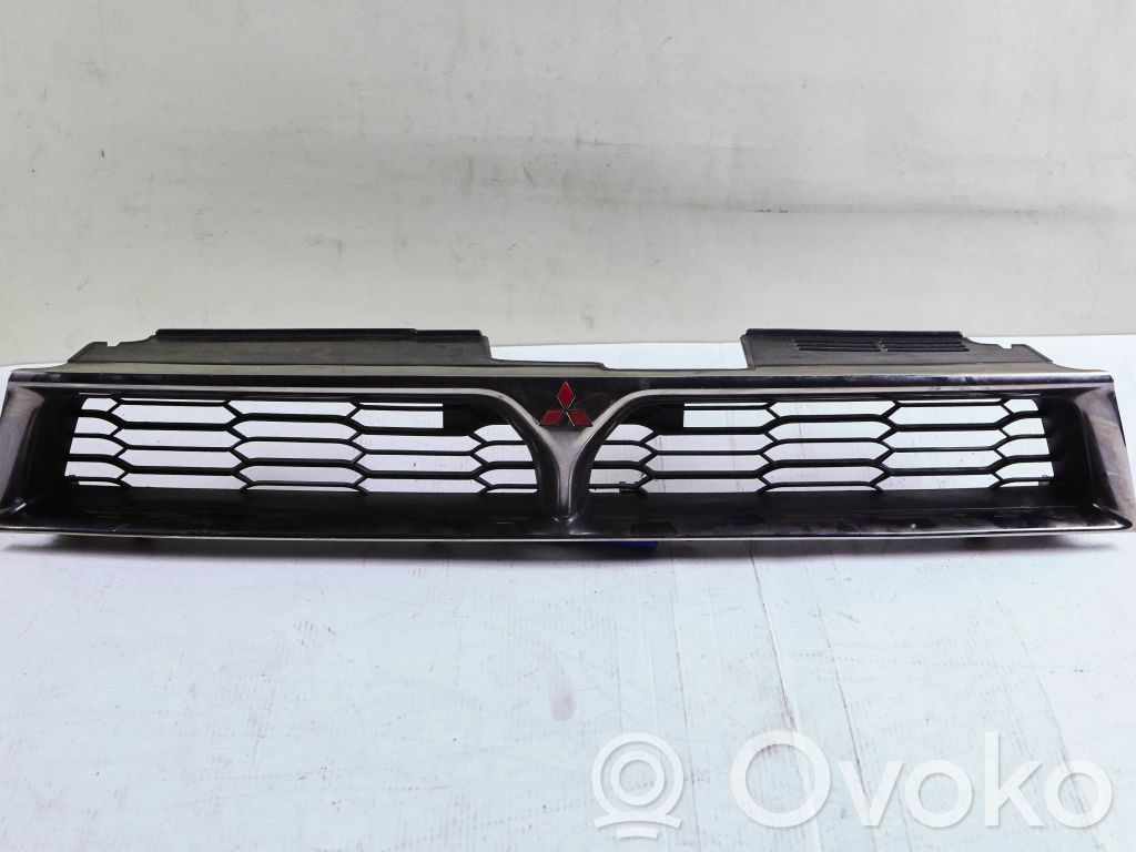 Mitsubishi Galant Etupuskurin ylempi jäähdytinsäleikkö 