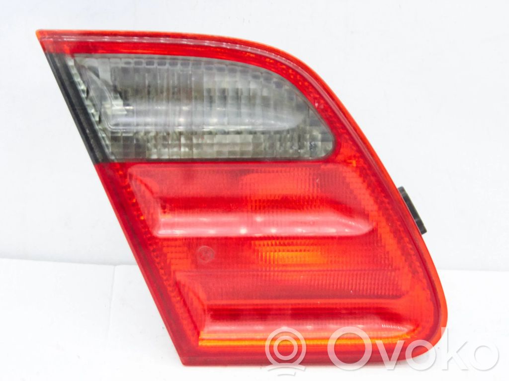 Lampy tylnej klapy bagażnika   A2108208764,318801L