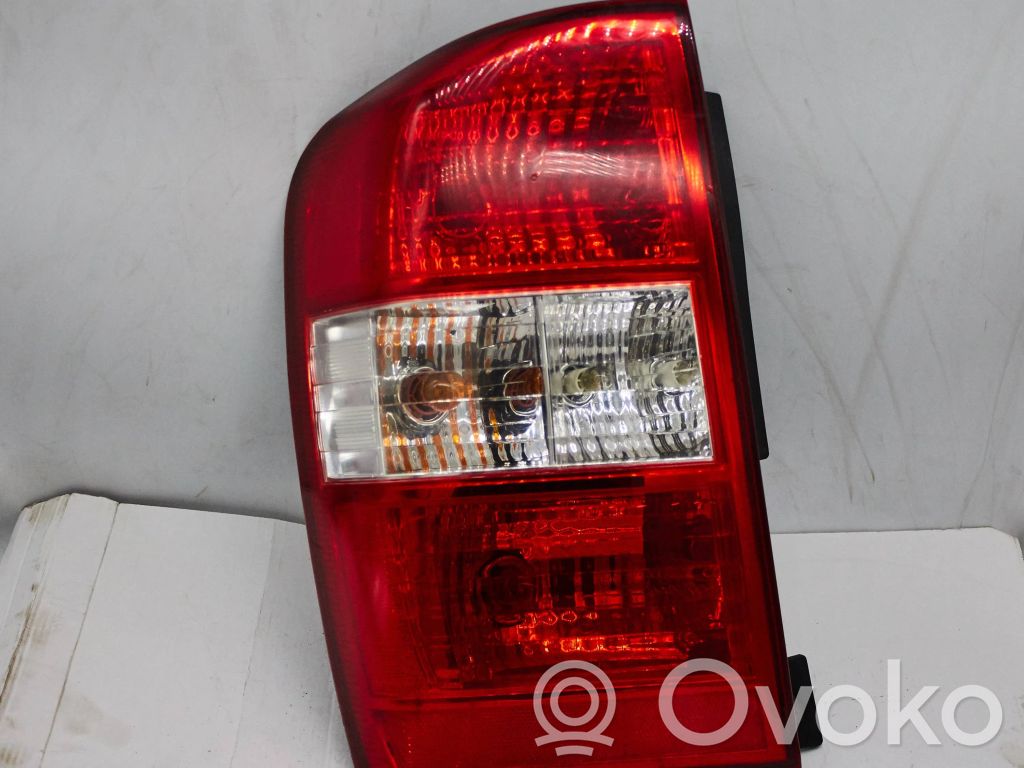 KIA Carnival Luz trasera/de freno 