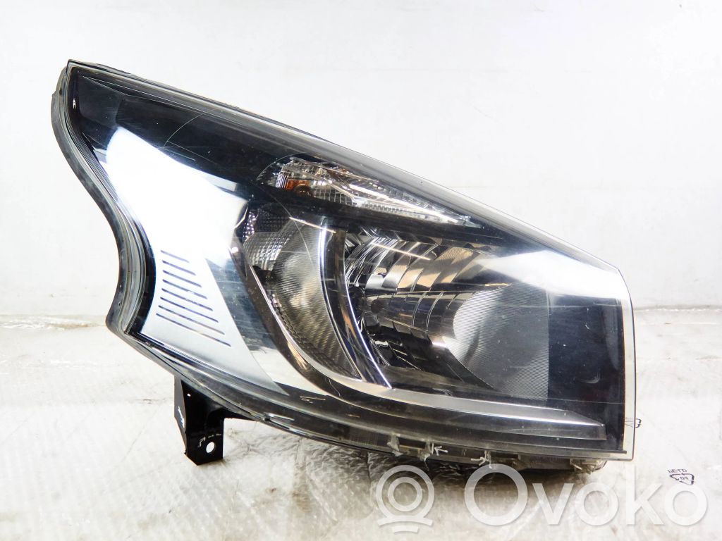 Opel Vivaro Headlight/headlamp 