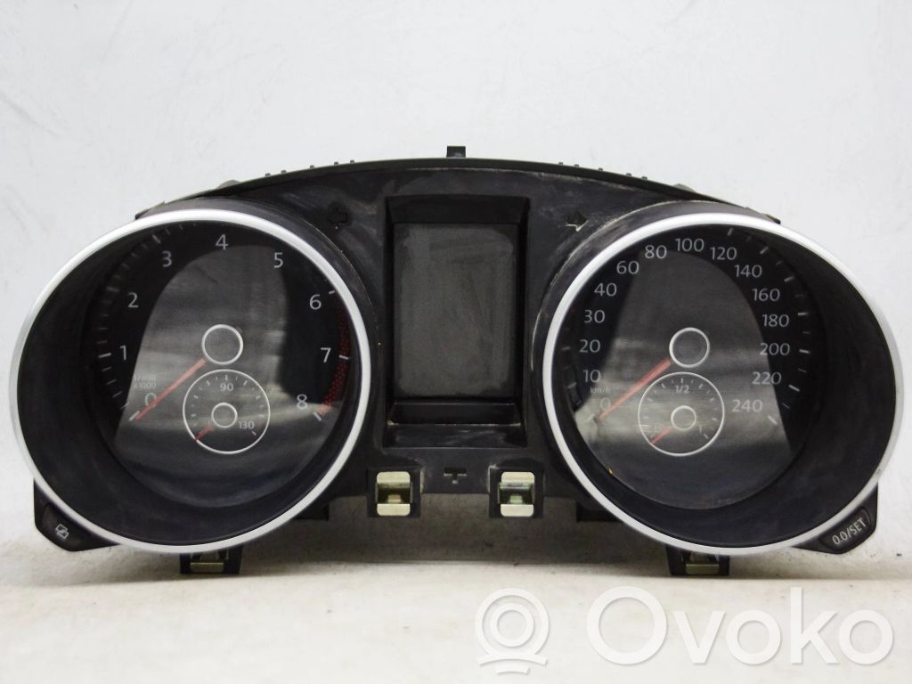 Volkswagen Golf VI Speedometer (instrument cluster) 