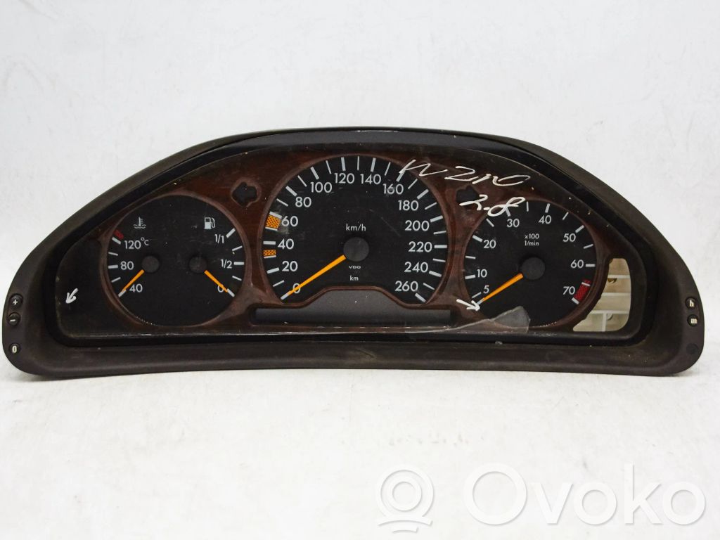 Mercedes-Benz E W210 Licznik / Prędkościomierz 