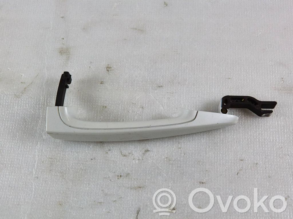 Manecilla externa puerta delantera   E9XR6