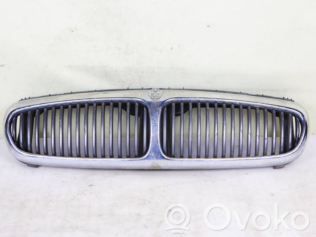 Jaguar X-Type Etusäleikkö 