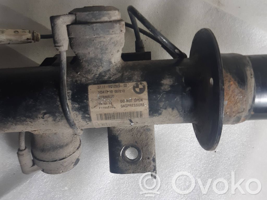 Toyota Corolla Verso AR10 Amortyzator przedni 