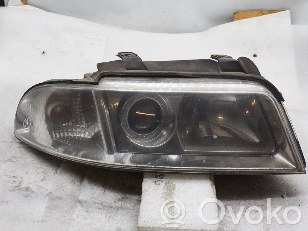 Audi A4 S4 B5 8D Lampa przednia 