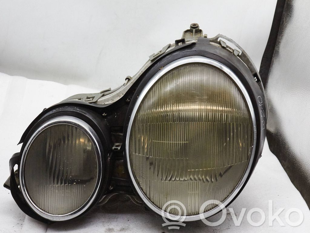 Mercedes-Benz E W210 Lampa przednia 