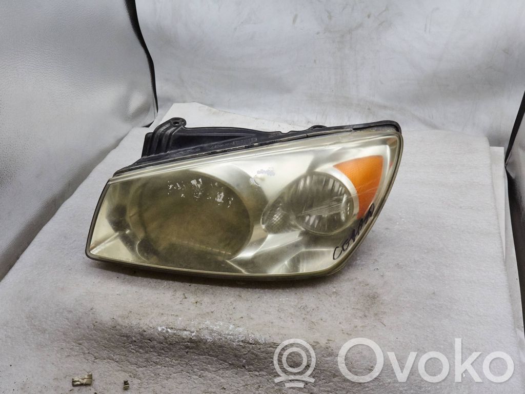 KIA Cerato Lampa przednia 