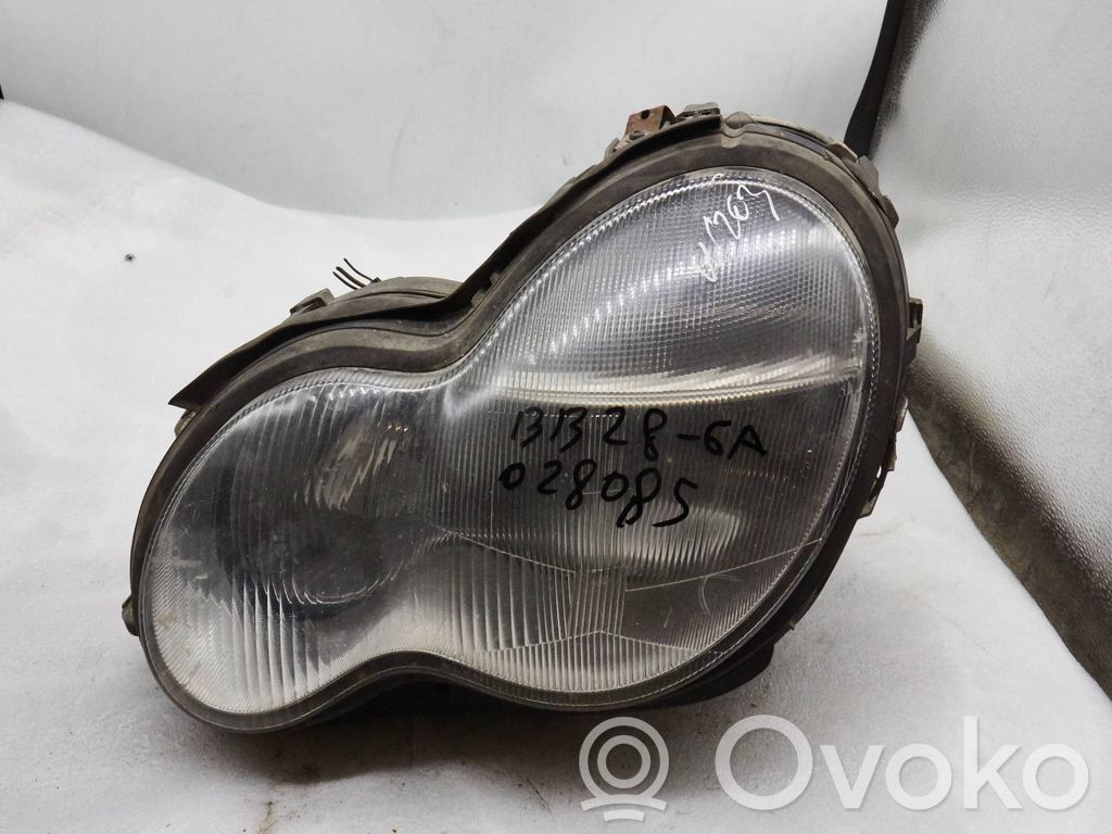 Mercedes-Benz C W203 Lampa przednia 