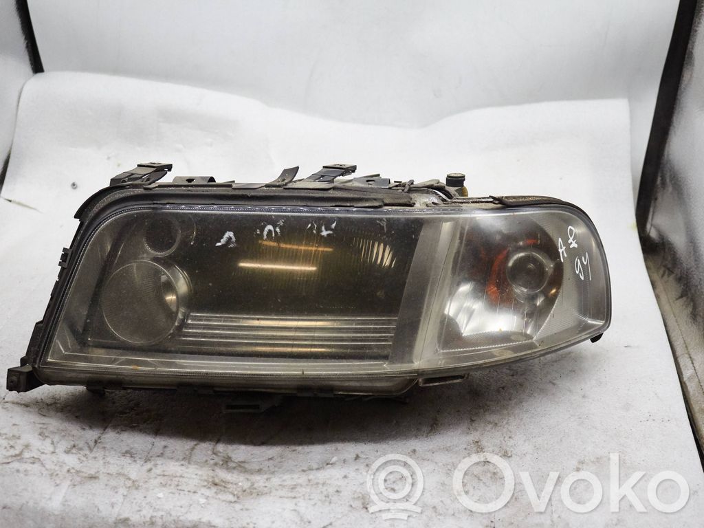 Audi A8 S8 D2 4D Phare frontale 