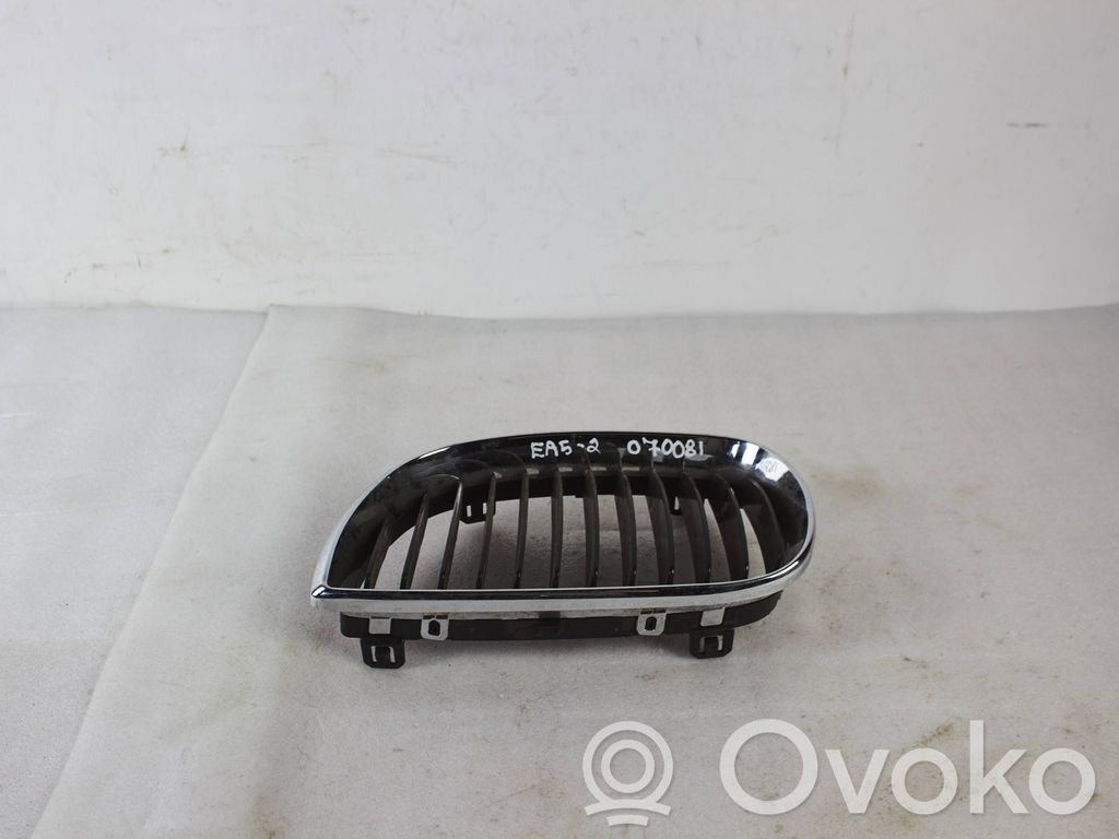 BMW 1 E81 E87 Grotelės priekinės 