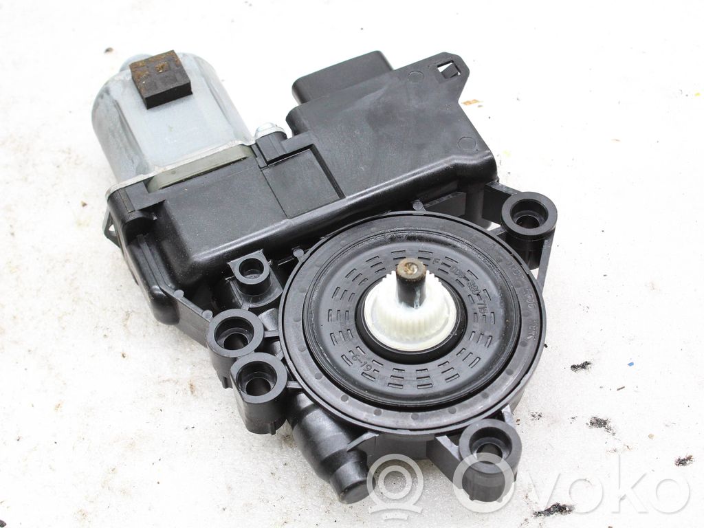 KIA Ceed Motor del regulador de la ventanilla de la puerta delantera 