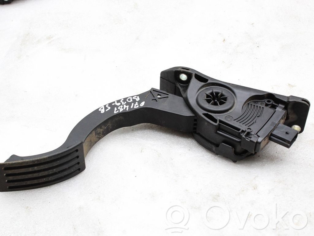 Volvo V40 Accelerator throttle pedal 