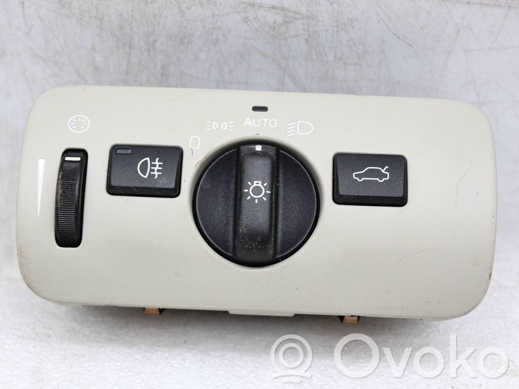 Light switch   31443832