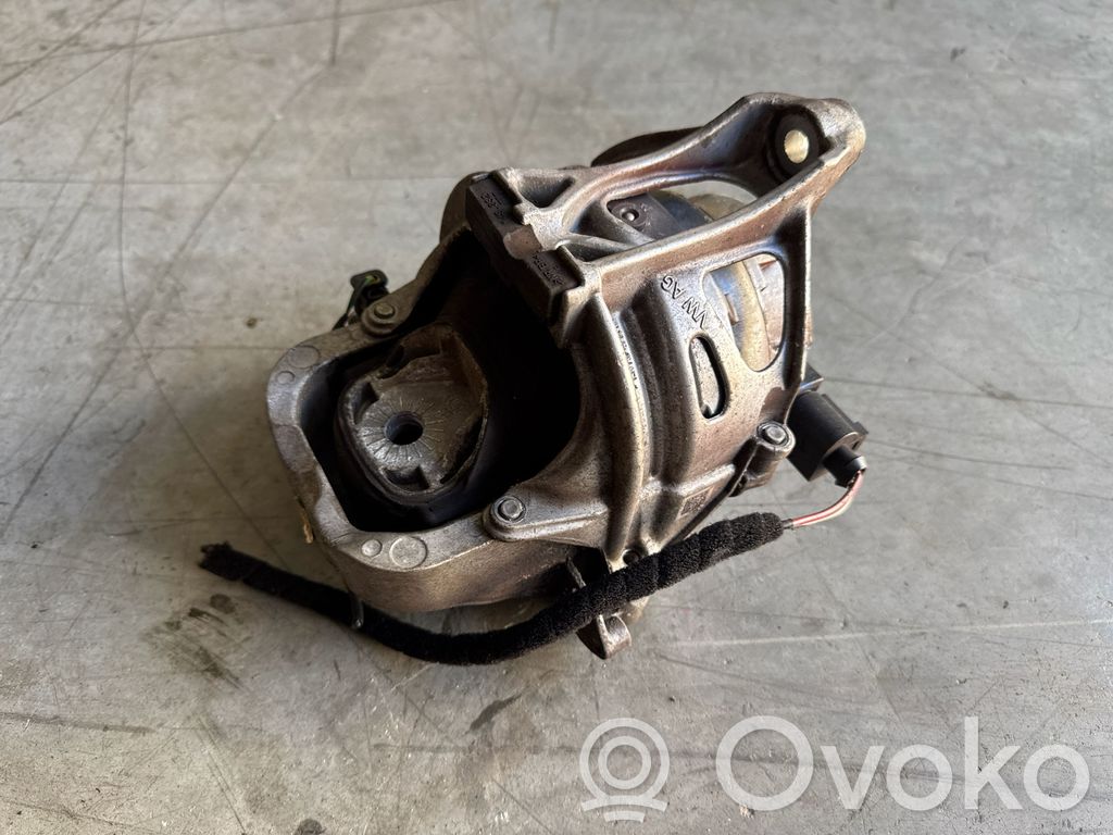Audi Q7 4M Engine mount bracket 