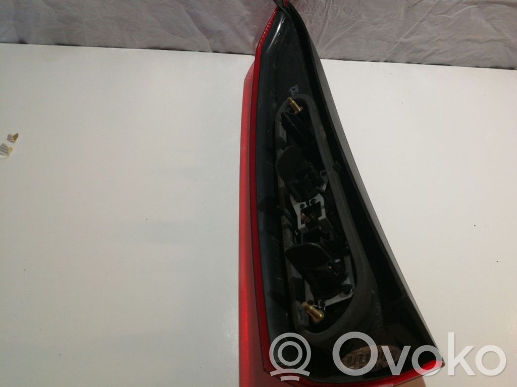 Volvo V70 Aizmugurējais lukturis virsbūvē 