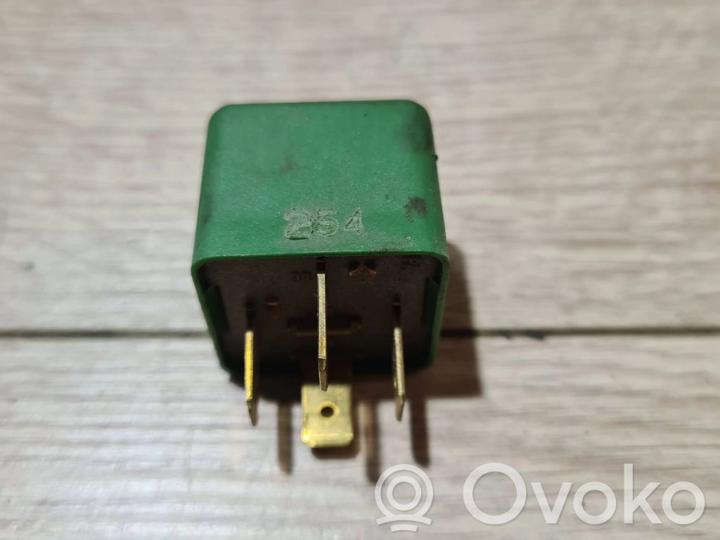 Opel Corsa B Inne przekaźniki 