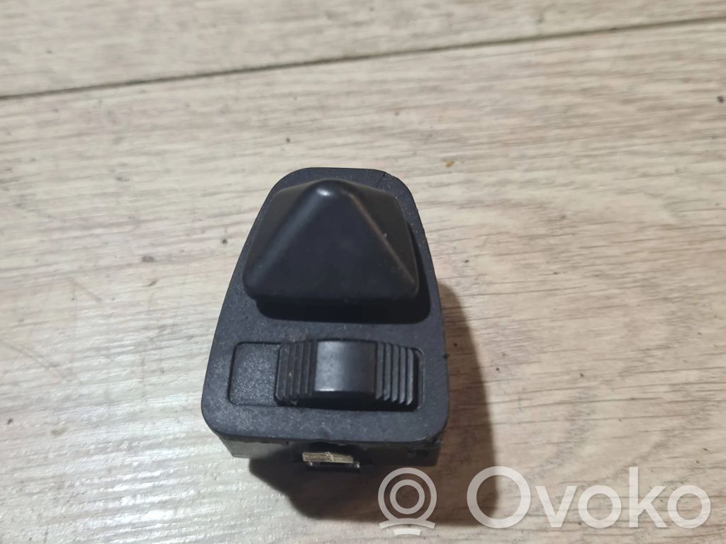 Wing mirror switch   8373691