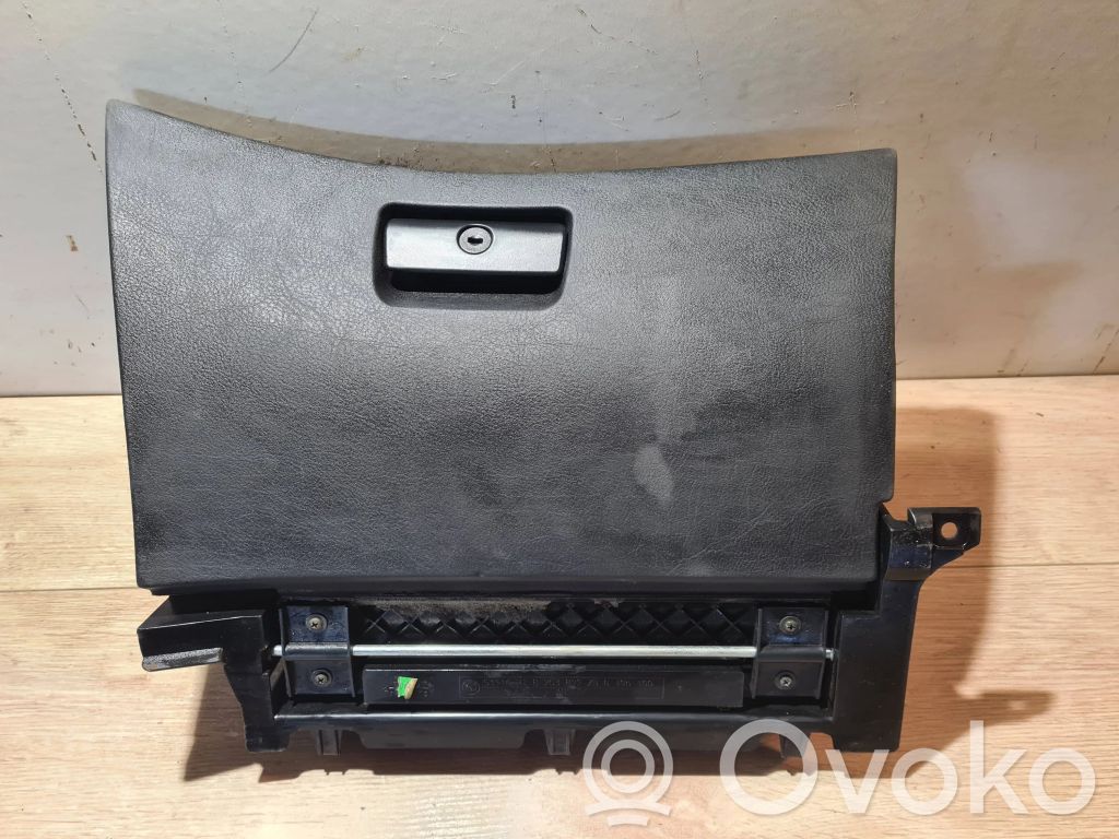 BMW 3 E46 Daiktadėžės (bordačioko) komplektas 