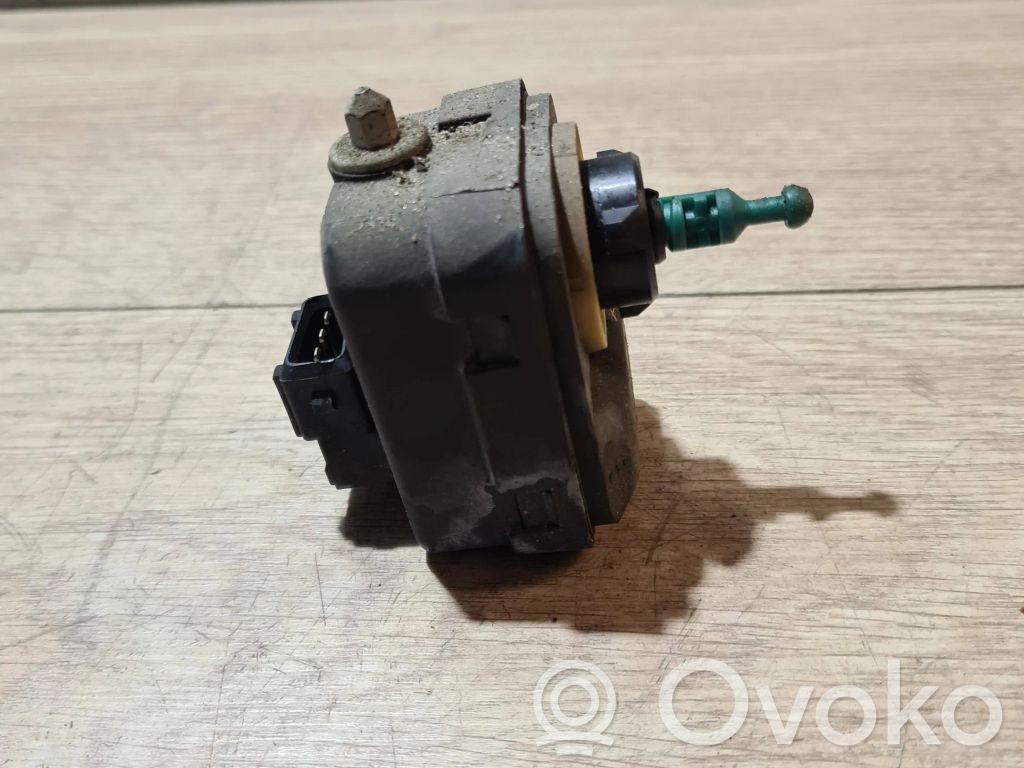 Headlight level adjustment motor