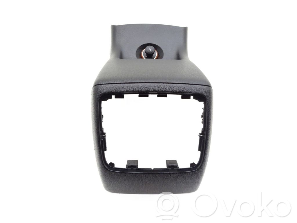 Cache enceinte centrale   8U0864376A