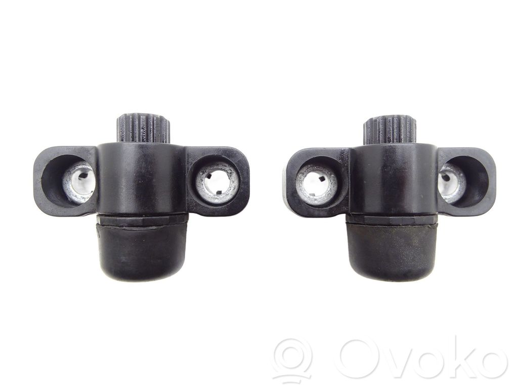 Tailgate lock loop/hook striker   8P4827239