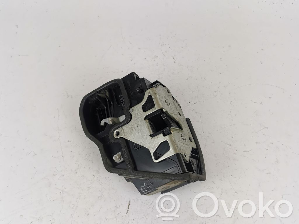 Rear door lock   7202147