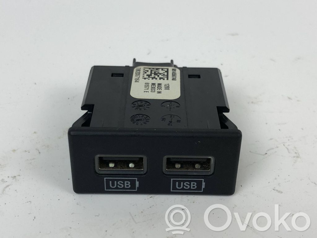 USB-Anschluss   68145567AB,61571E,TM2057164