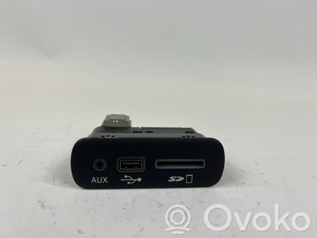Maserati Ghibli Conector priză AUX 