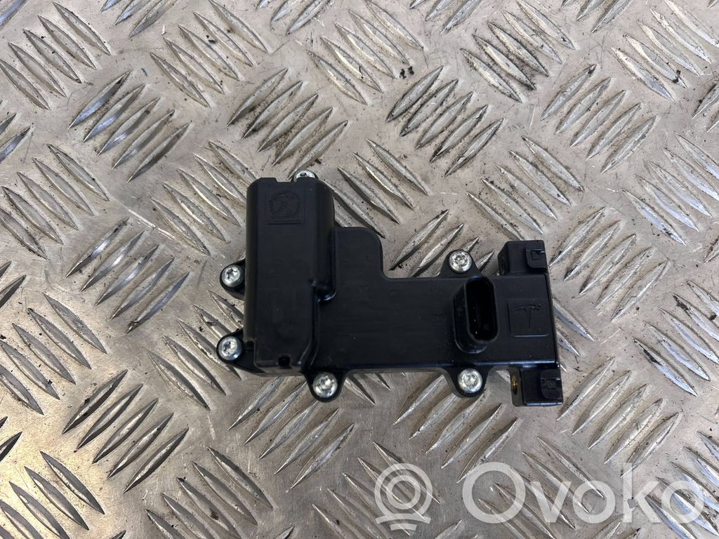 Tesla Model X Door control unit/module 