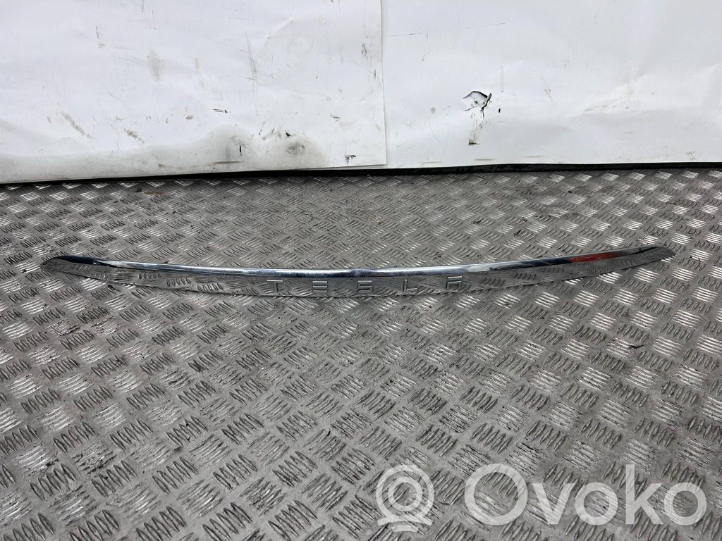 Tesla Model X Tailgate trim 