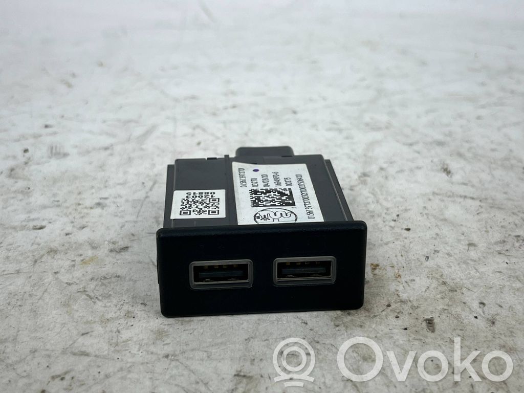 Alfa Romeo Stelvio Enchufe conector USB 