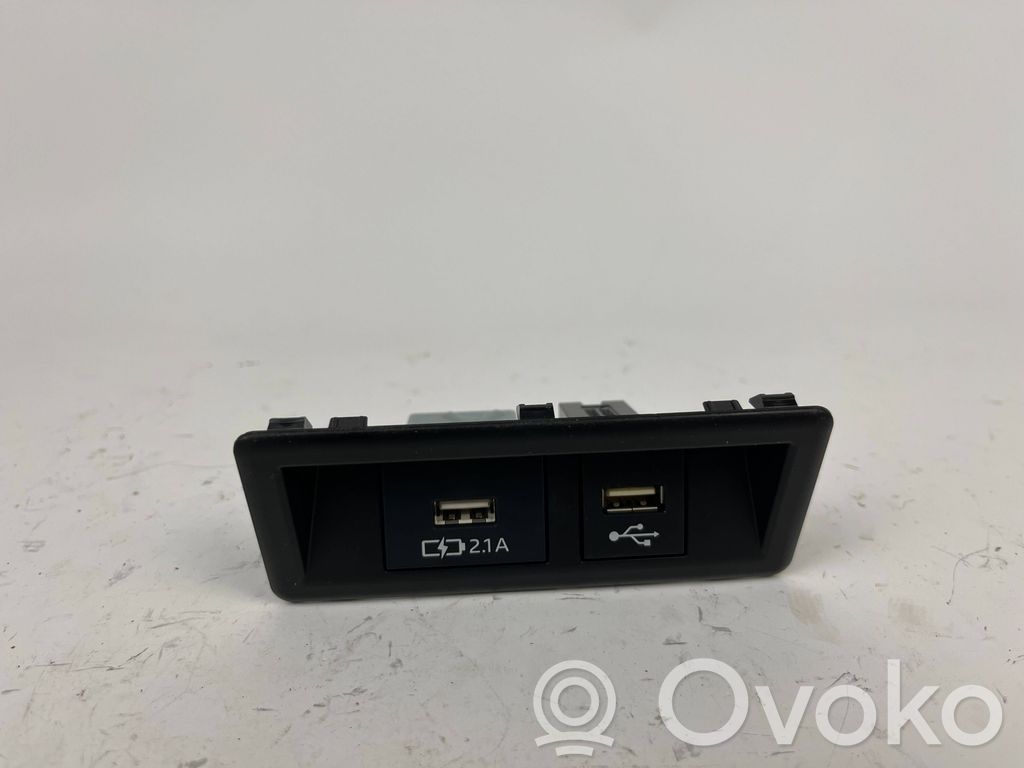 Toyota Mirai II USB jungtis 