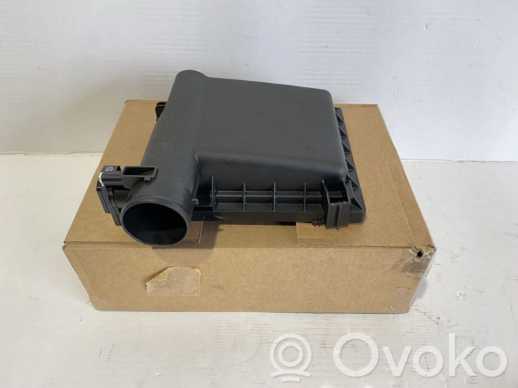 Toyota Auris E180 Osłona / Obudowa filtra powietrza 
