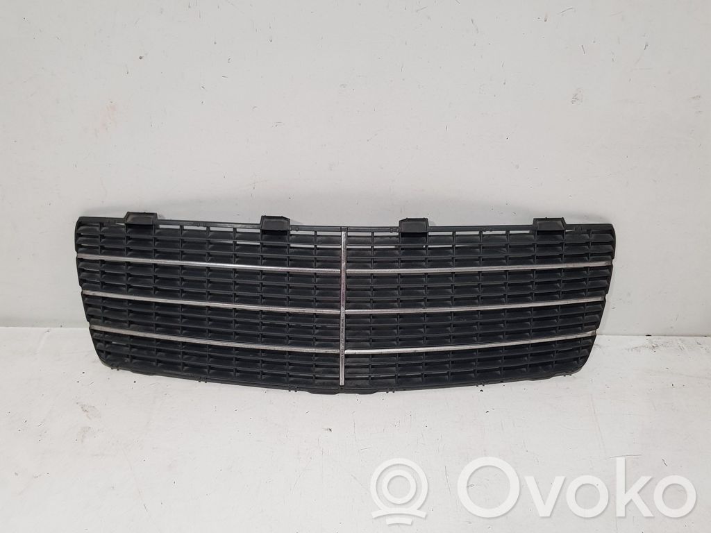 Mercedes-Benz S W140 Kratka wentylacyjna pod zderzakiem tylnym 