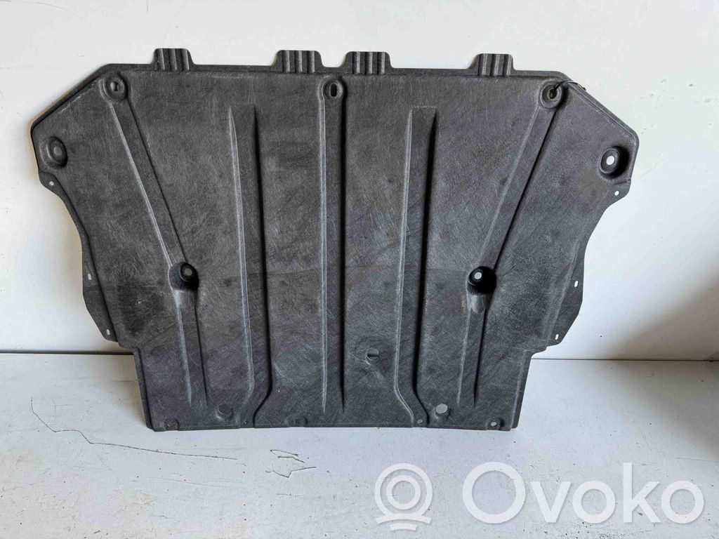 Volvo C40 Placa protectora/protector antisalpicaduras motor 