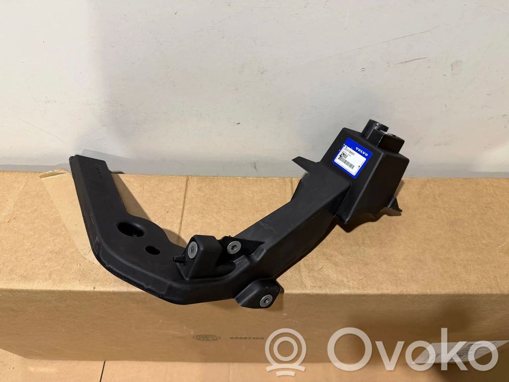 Volvo XC40 Halterung Scheinwerfer 