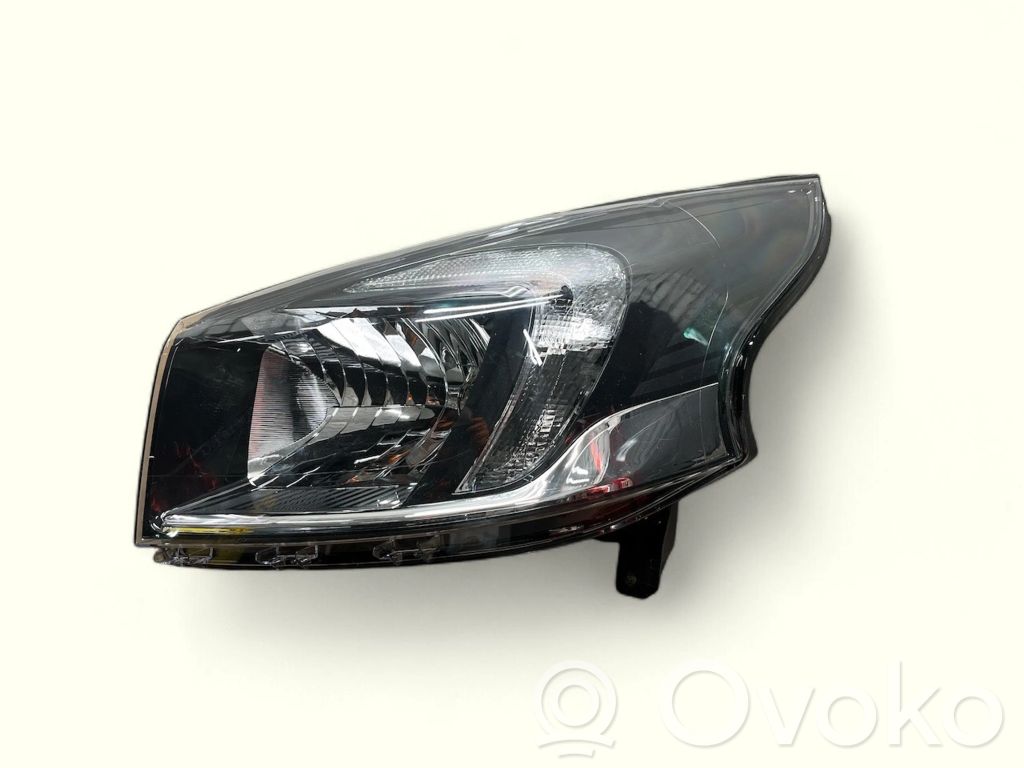 Opel Vivaro Phare frontale 
