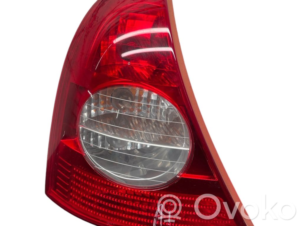 Renault Clio II Aizmugurējais lukturis virsbūvē 