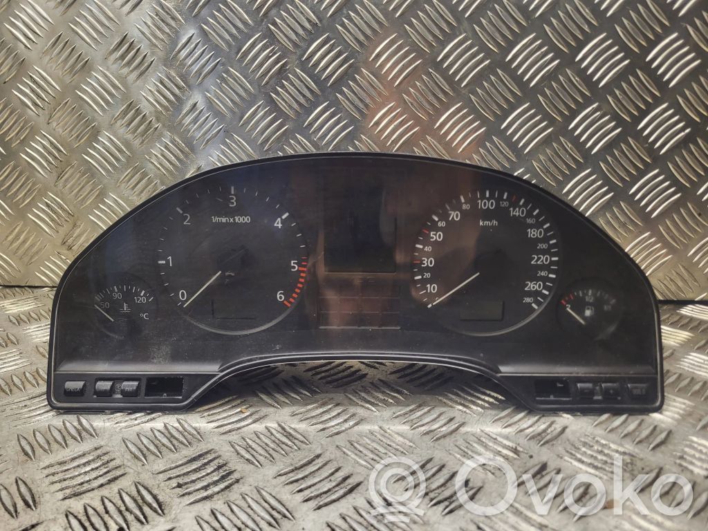 Audi A8 S8 D2 4D Speedometer (instrument cluster) 