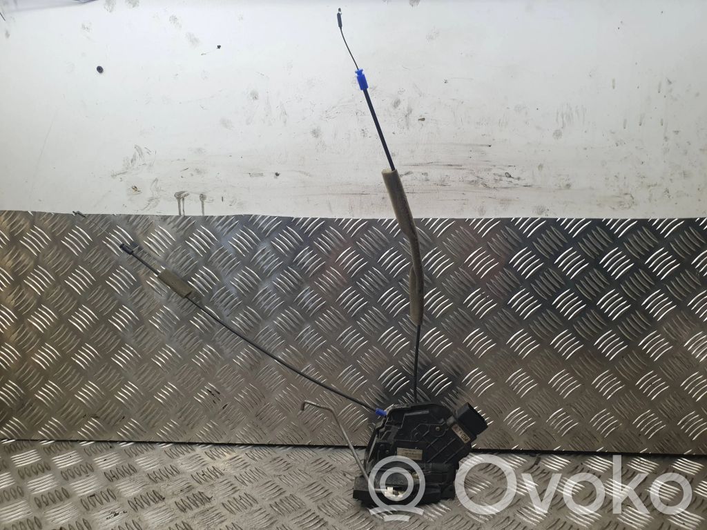 Mazda 5 Priekšpusē slēdzene 