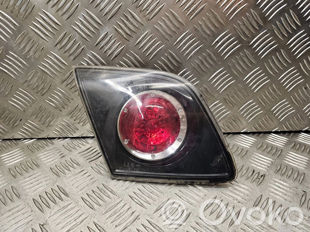 Mazda 3 I Galinis žibintas dangtyje 
